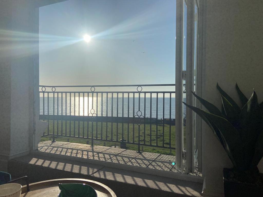 Stunning 2 Bed Apartment With Sea Views Littlestone-on-Sea Eksteriør bilde